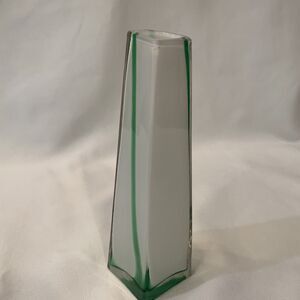 Cased Art Glass Blown Glass Bud Vase Green‎ White 7.25" Tall